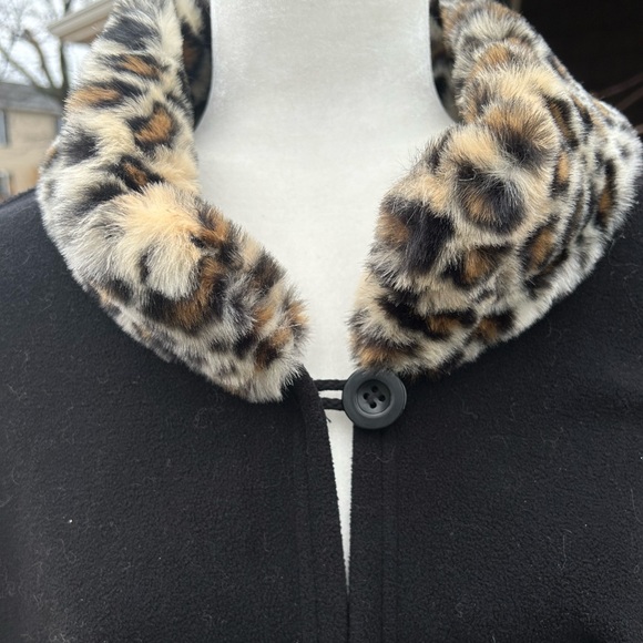 Faux Fur Cape - Picture 4 of 5